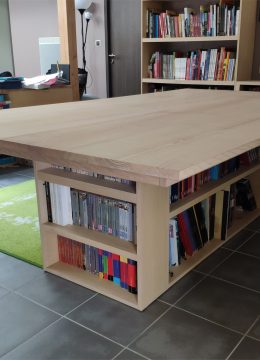 Table d'activité et bibliothèque en frêne